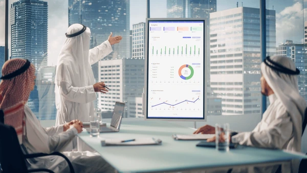 emirati-businessman-holds-meeting-presentation-600nw-2113523810 emirati-businessman-holds-meeting-presentation-600nw-2113523810